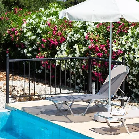 Pyramus With Private Pool *