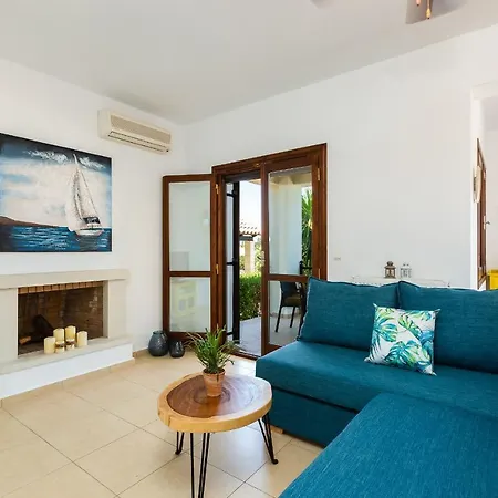 Villa Pyramus With Private Pool *