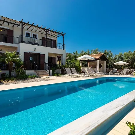 Villa Pyramus With Private Pool
