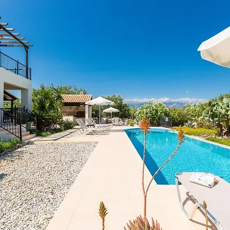 Villa Pyramus With Private Pool *
